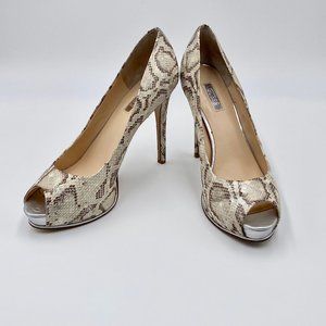 Guess Honora3 Silver Fabric Pump Size 9